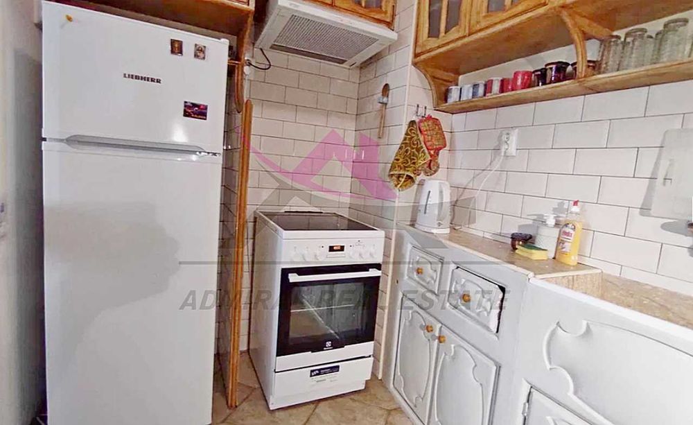 Дава се под наем Двустаен апартамент в Варна, Център - 53 кв.м за 375 € - Снимка #1