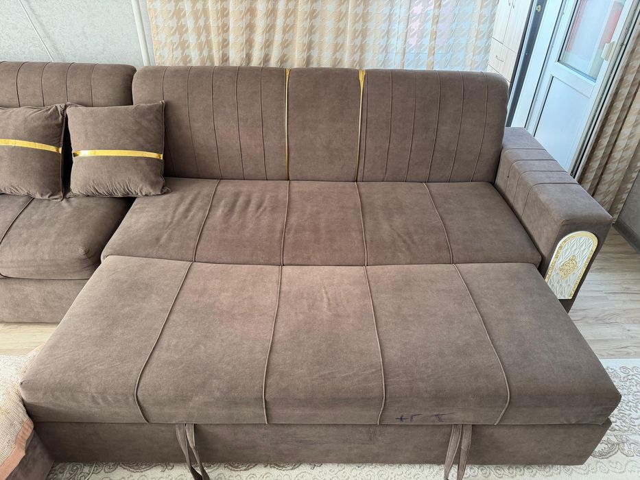 Продам диван 4 метра  б/у  100тыс.