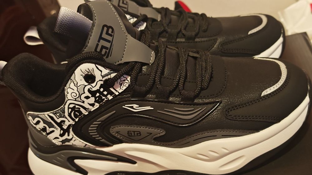 Adidasi Otter Bite the Bullet noi