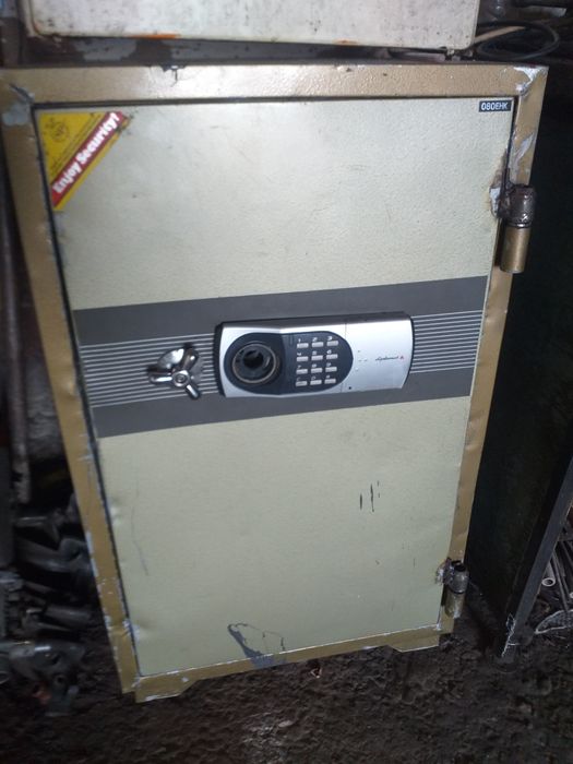 Сейф огнеупорный б/у