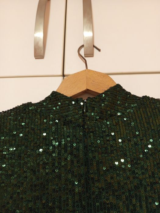 Зелена рокля с дълъг ръкав, пайети
