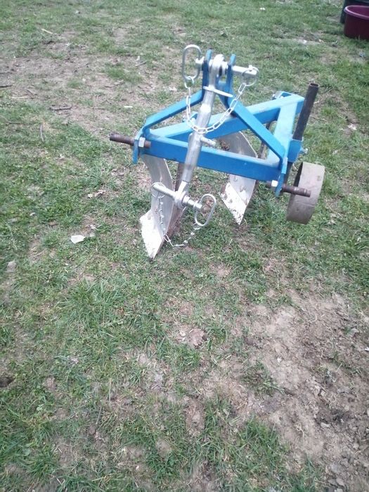 Vând plug cu două brazde