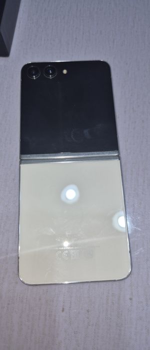 Galaxy Z Flip5. Продам телефон б/у