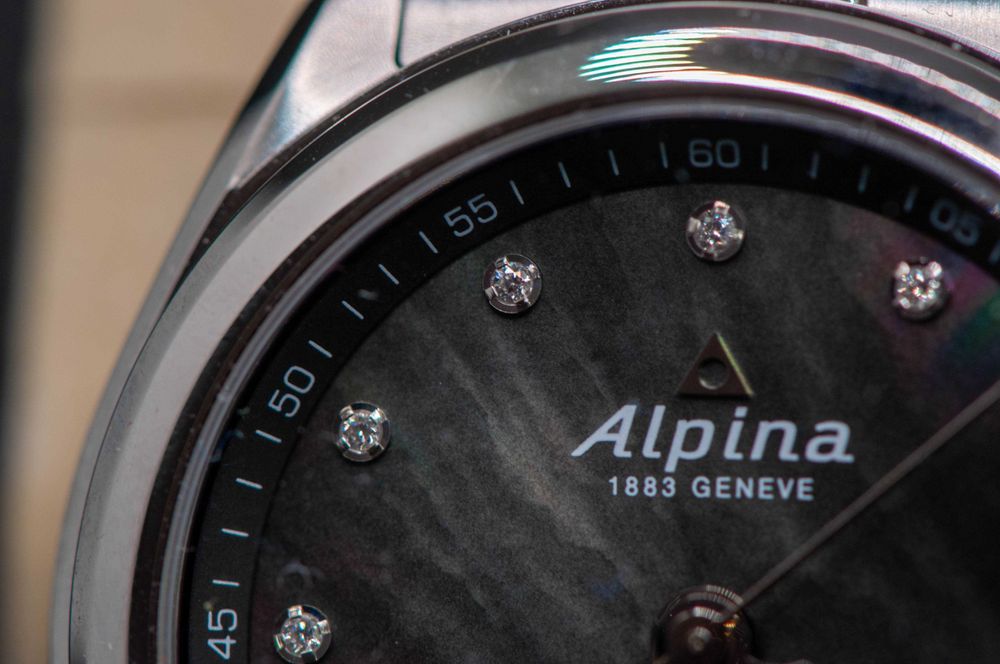 Швейцарски дамски часовник с диаманти - Alpina Comtesse