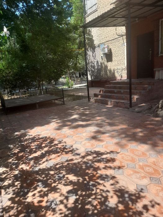 Без Маклера! Чиланзар 8 кирпич 2х комнатный срочно СДАЮ