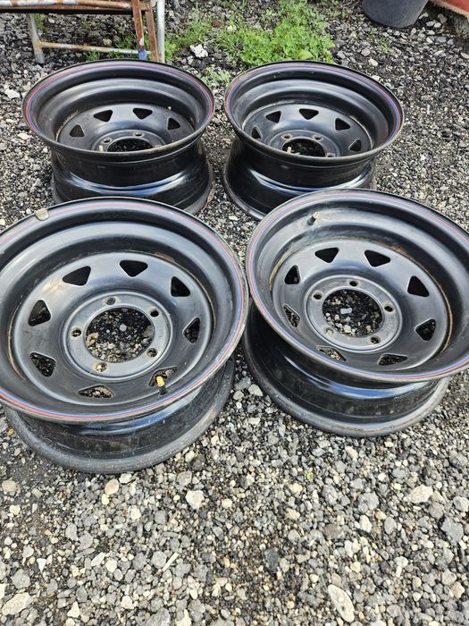 Set de 4 jante 7j R15 SUZUKI  samurai vitara jimny 5x139.7 Fără mesaje inutile anunțul este valabil atâta timp cât este activ ! Pretul este pt toate 4