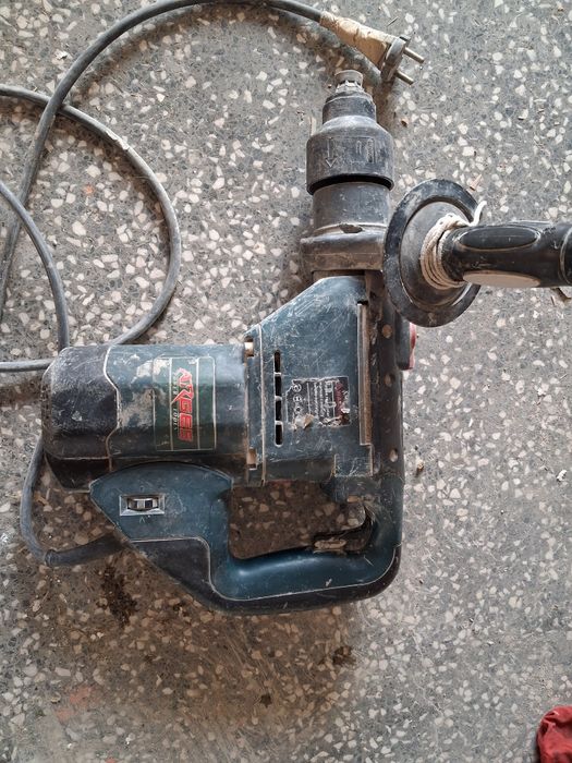 Продавам перфоратор