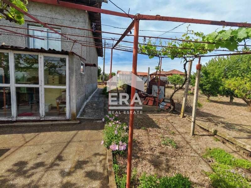 ЕКСКЛУЗИВНО! ЕРА ДРЪСТЪР предлага за продажба къща с двор в с. Белица!
