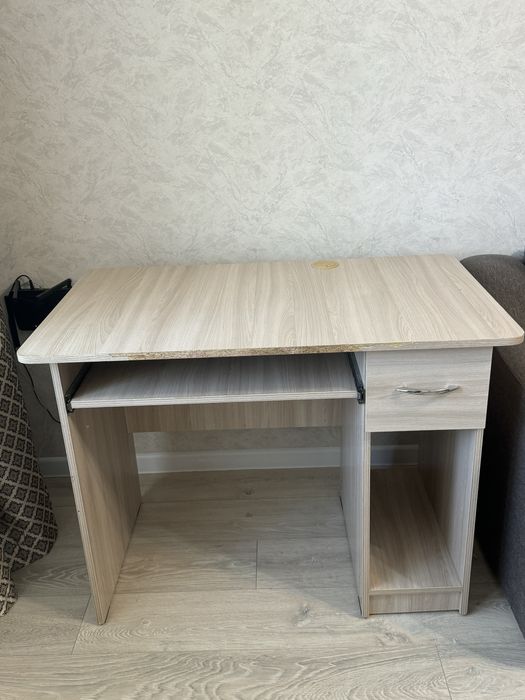 Продам компьютерный стол