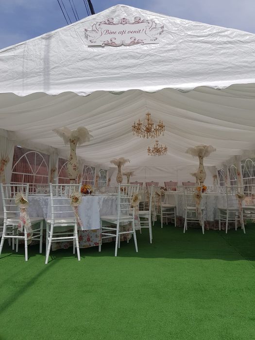 Inchiriez scaune evenimente,chiavari albe ,napoleon transparente,mese