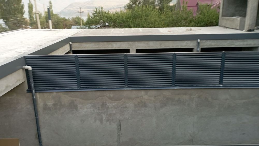 (56) Жалюзи, заборы из металла.