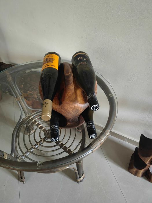 Поставка за бутилки вино