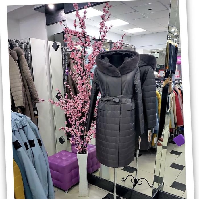 Цветы сакура с вазой. Искусственные