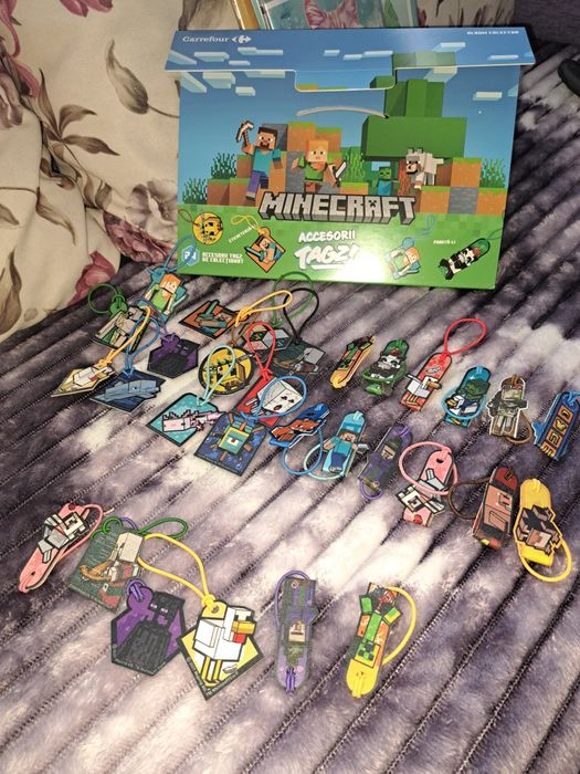 Album MINECRAFT si 24 accesorii TAGZ NOI