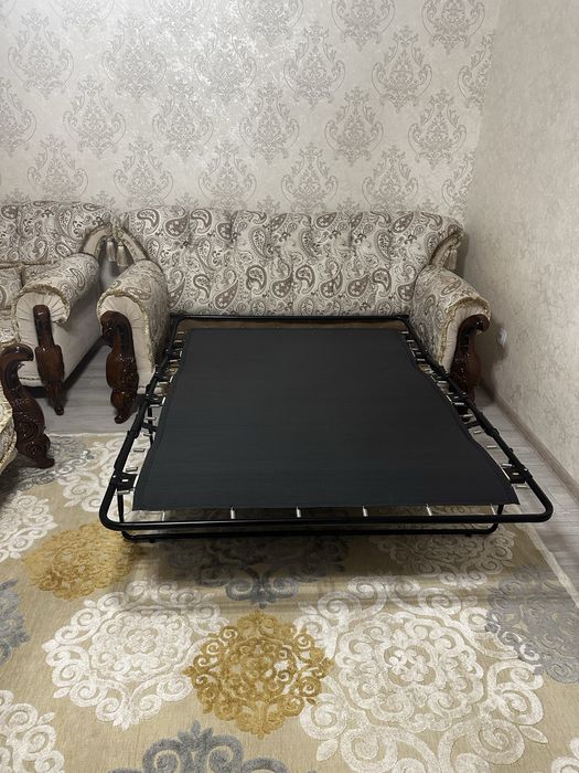 Продам диван с двумя креслами