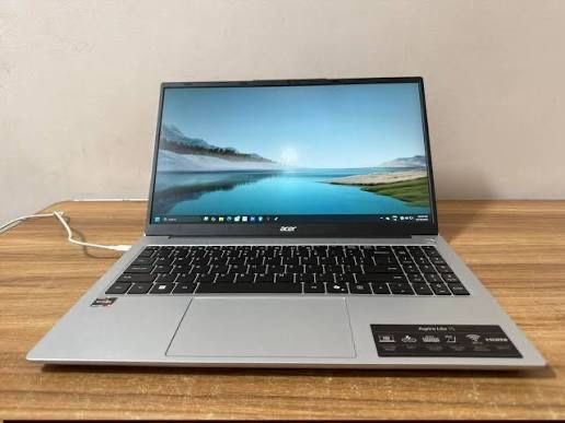 Чисто Нов Лаптоп Acer Aspire Lite 15