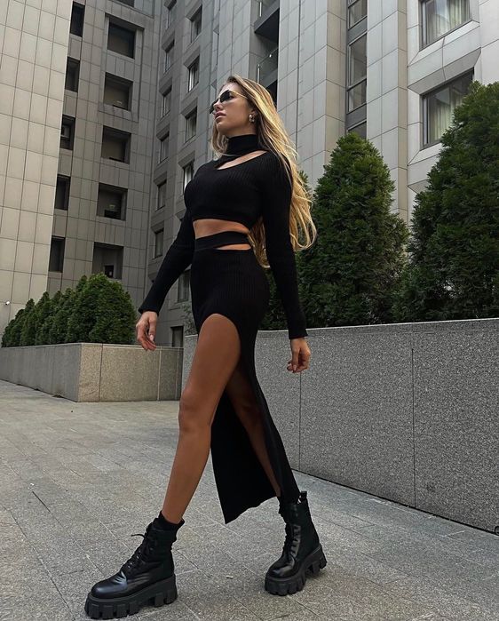 Дамски комплект от две части – пола с цепка и топ.