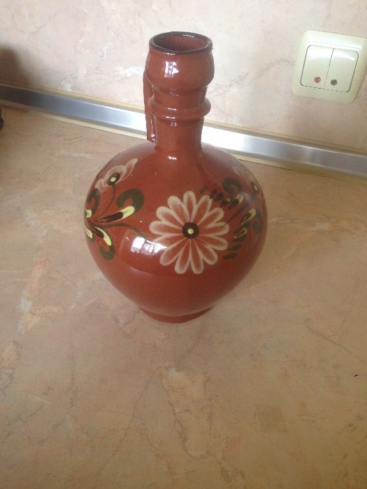 Глинена рисурана стомна