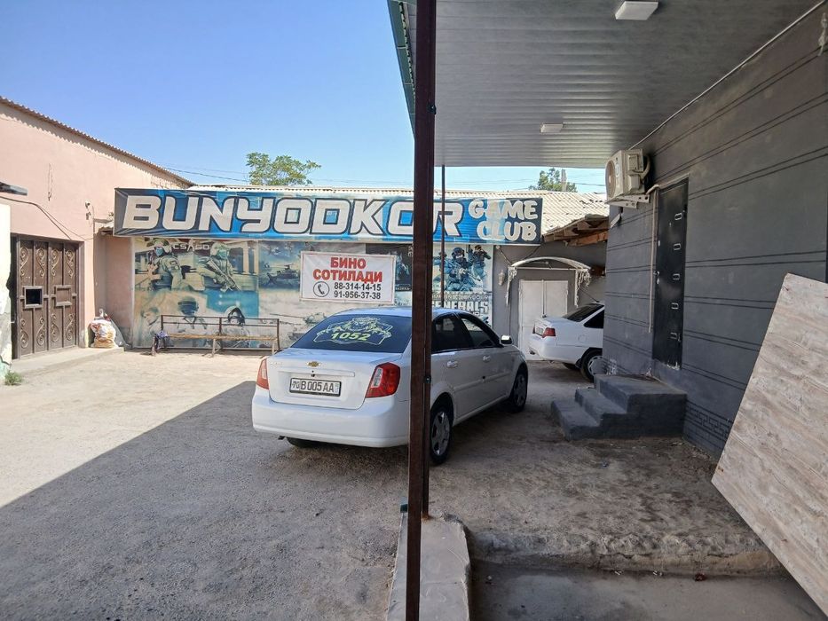 Guzor markazida joylashgan Zara magazin yonidan Dukon sotiladi