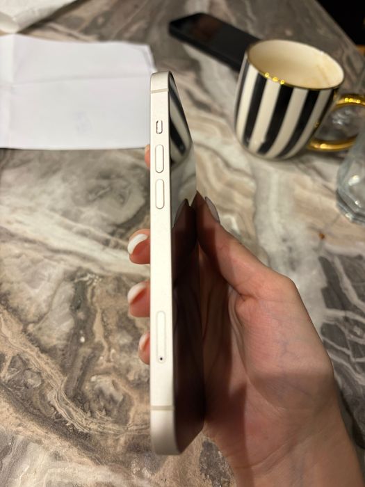Iphone  14. бял.