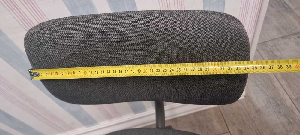 Scaun de birou ergonomic, simplu și funcțional - ideal pentru birou