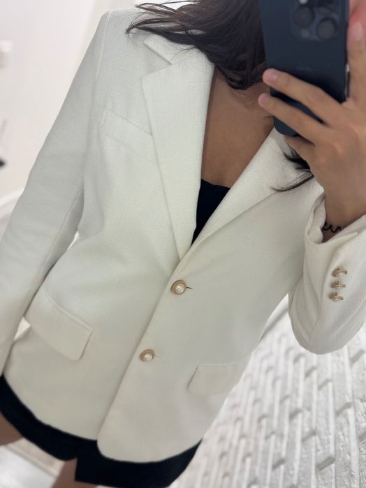 Белый женский пиджак