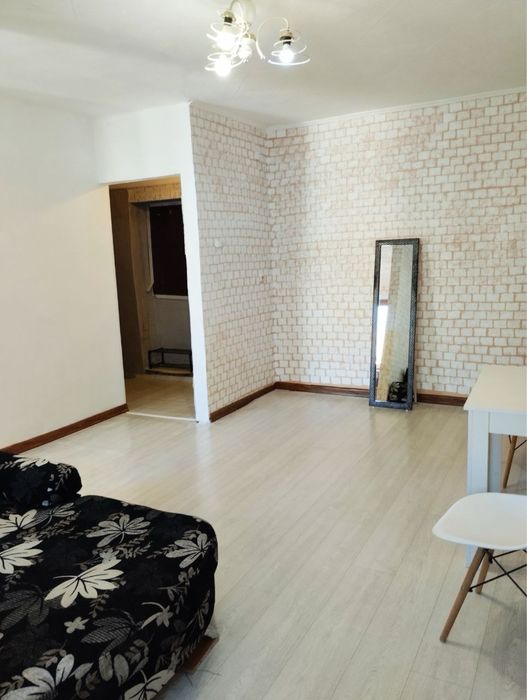 Сдам квартиру трехкомнатную