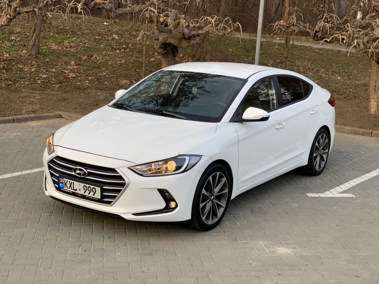 Hyundai elantra 2018. Хендэ Элантра 2018. Hyundai Elantra 2018 белая. Хендай Elantra 2018.