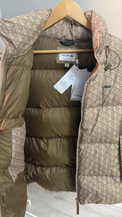 Куртка от бренда Lacoste