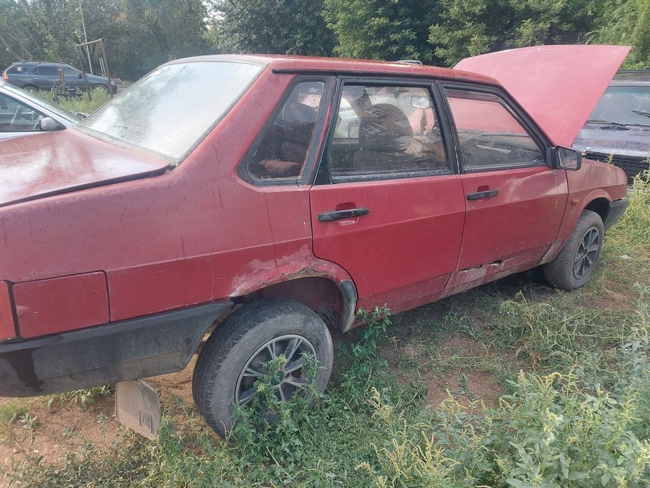 Продам ваз 21099,машина заводится ездит.