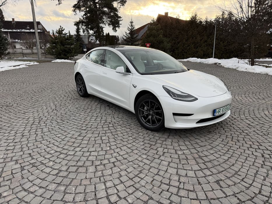Tesla model 3 standard range+ 2019