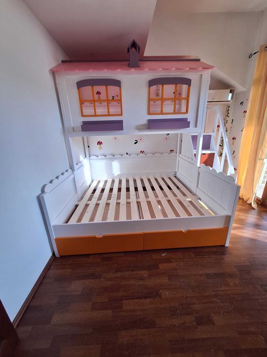 TRANSPORT GRATUIT.Pat tip casuta cu tobogan. Cod 2814