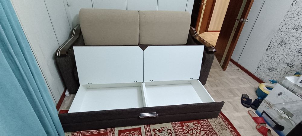 Продам диван для гостиной