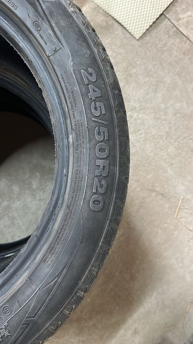 Продам шины зимние размер 245/50/20