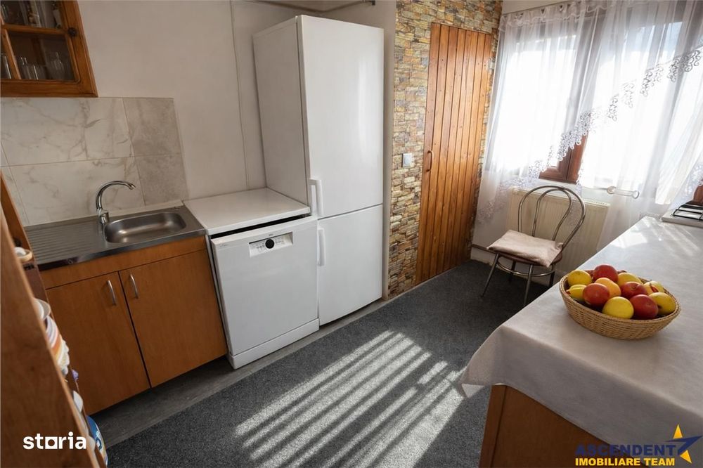 Proprietate 3 camere + studio independent, gradina, curte, Cristesti,