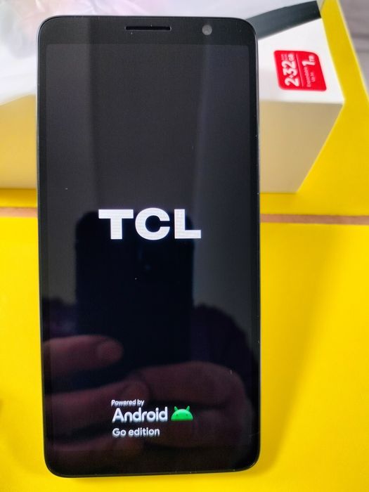 Telefon TCL nou nouț