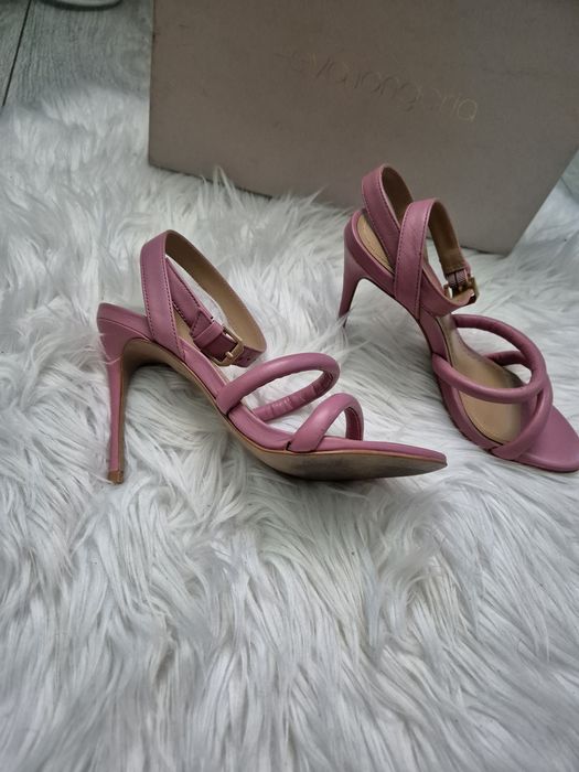 Vând sandale elegante toc subtire roz Eva Longoria