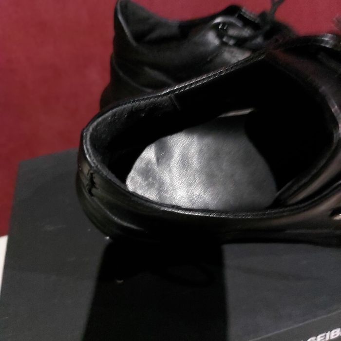 Черни  маратонки от телешка кожа с кристал