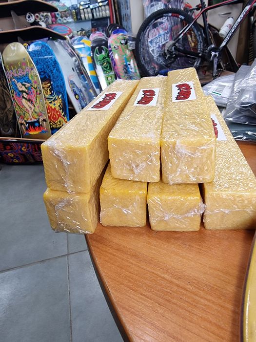 Чистач за шкурка за скейтборд