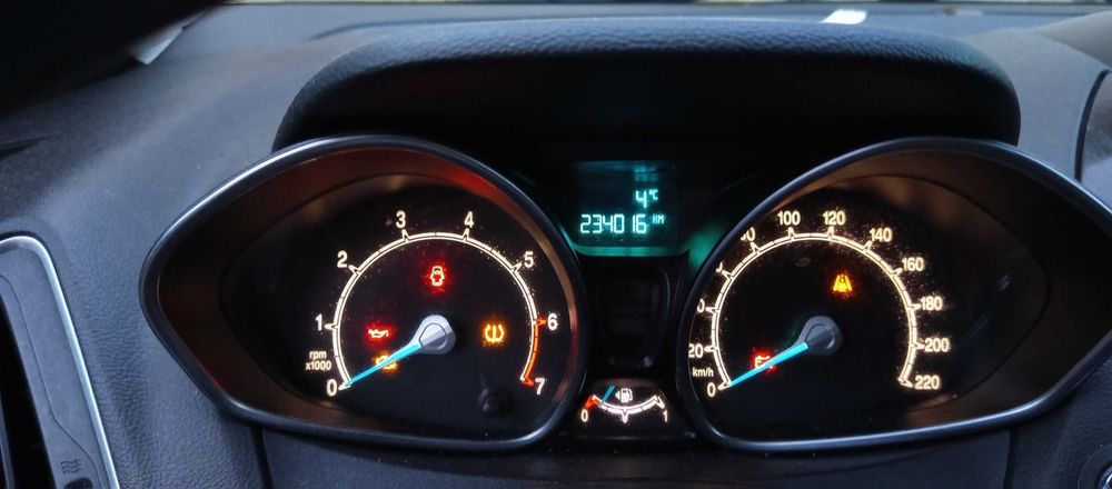 Vand Sau schimb Ford b max ecoboost 2013  cu motorul avariat(nu merge)