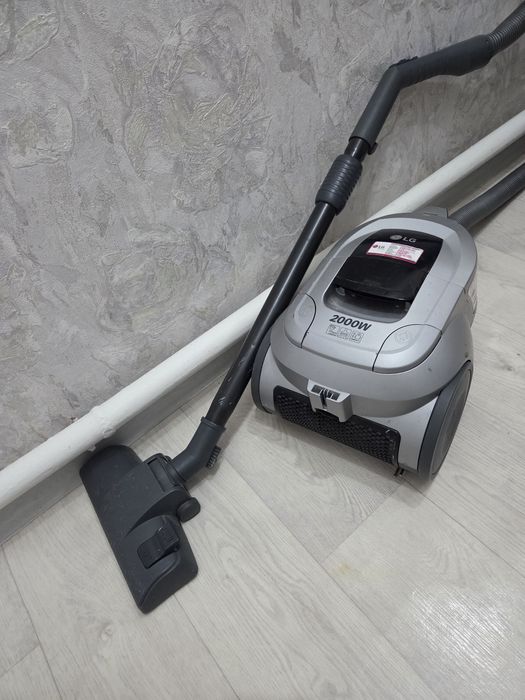 Пылесос LG 2000.