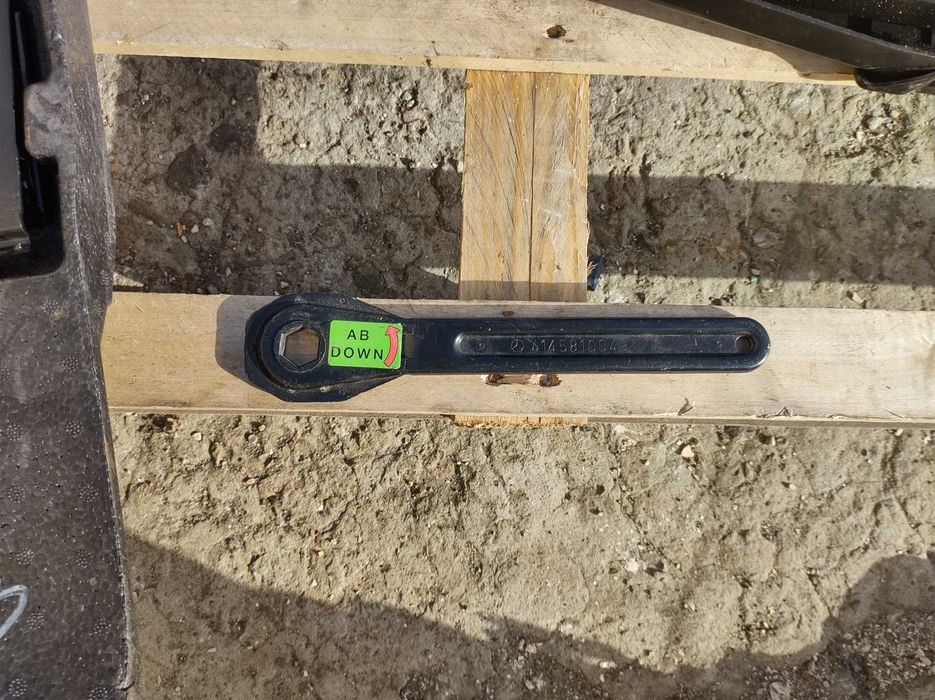 Авариен Комплект Органайзер Крик Mercedes ML Комплект за Багажник