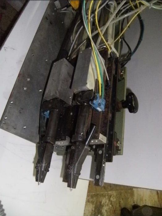 Автоматично двуглаво устройство за завинтване на винтове Powasert