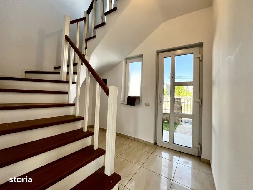 Casă de închiriat 5 camere + 5 băi + 3 balcoane + terasă 800€/luna