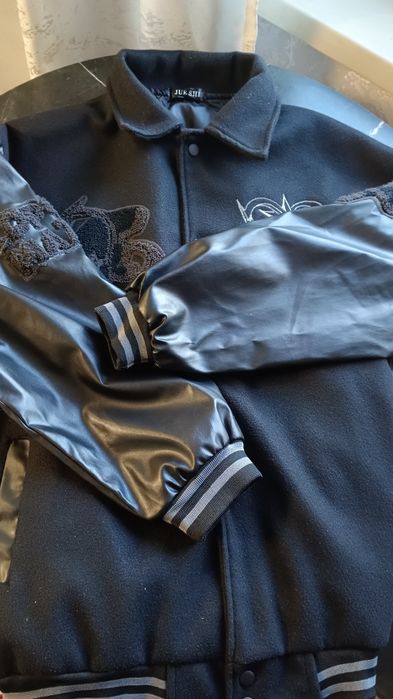 Продам бомбе,куртка новая