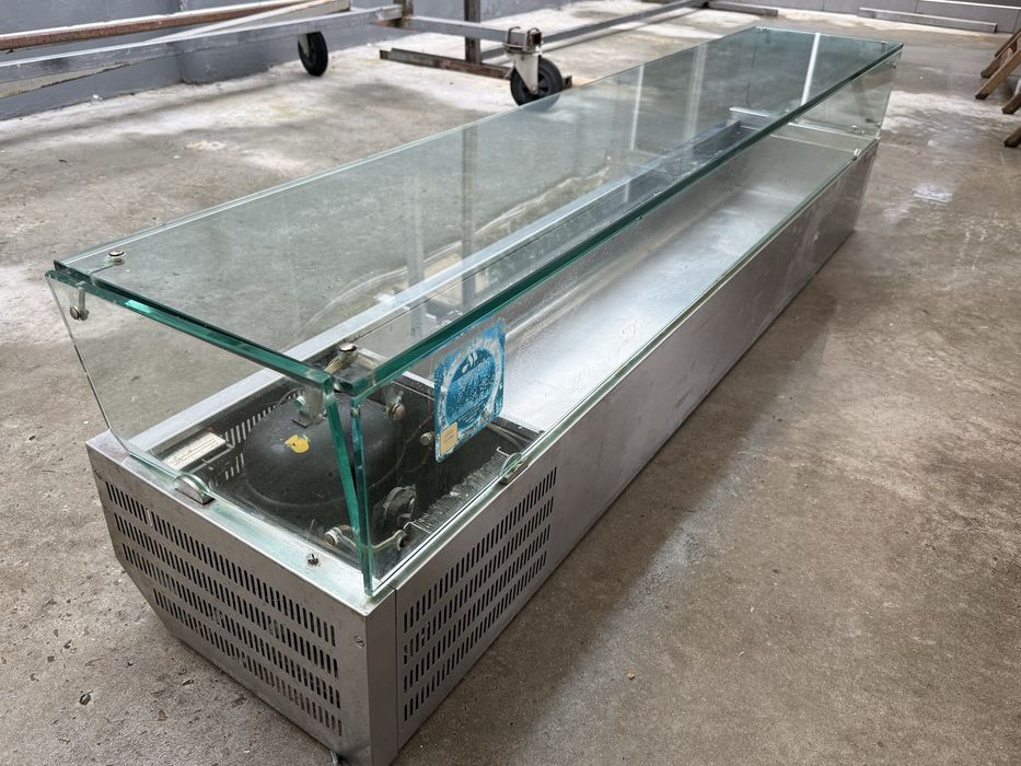 Салатна хладилна витрина