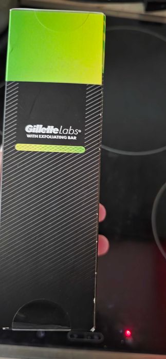 Самобръсначка Gilette Labs чисто ново