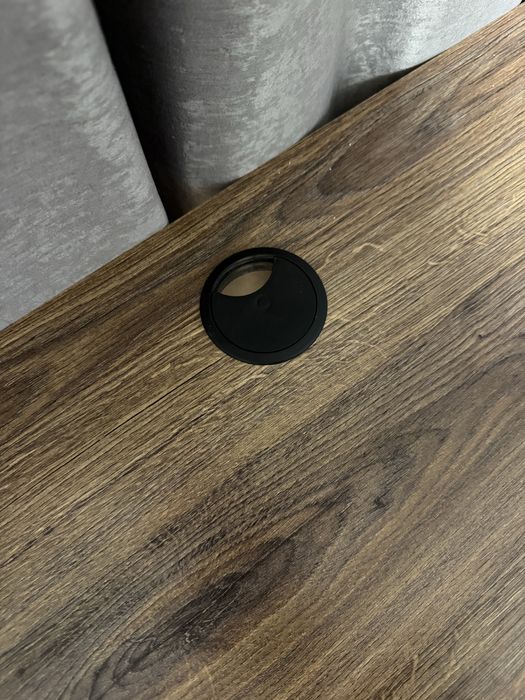 рабочий стол с полкой