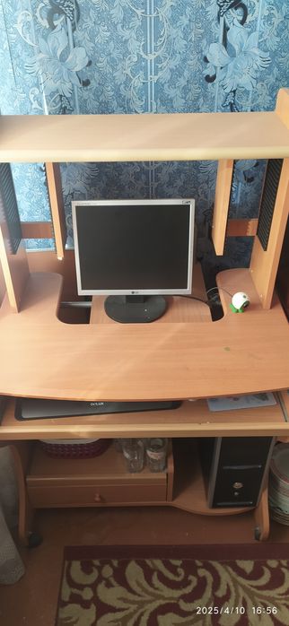 Стол для компьютера