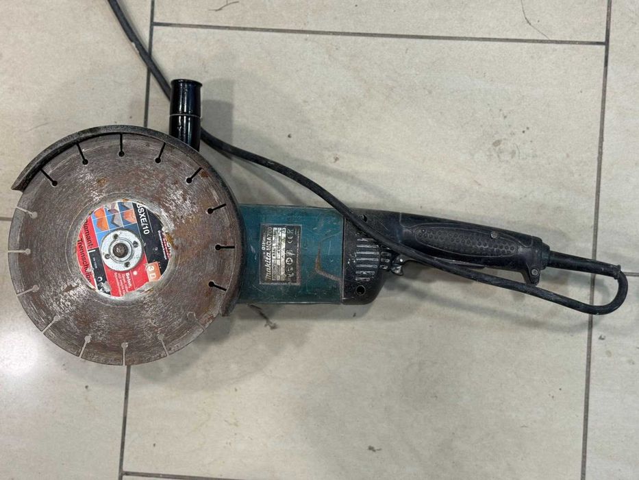 Ъглошлайф Makita MGA700.